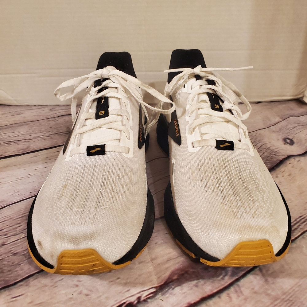 BROOKS LAUNCH 9 MEN'S ROAD RUNNING SNEAKER WHITE/BLACK SIZE 9 MEDIUM D